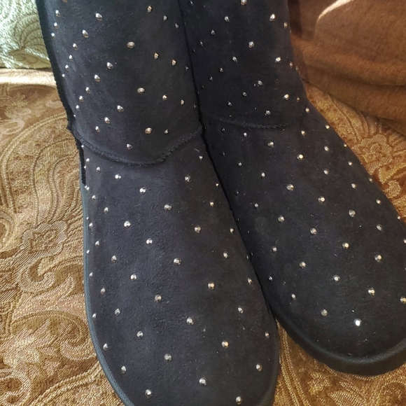 Boots - Picture 2 of 2